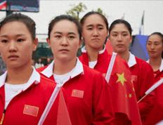 8比9到14比12！中国金花力救3赛点逆转美网冠军，助中国队3比0