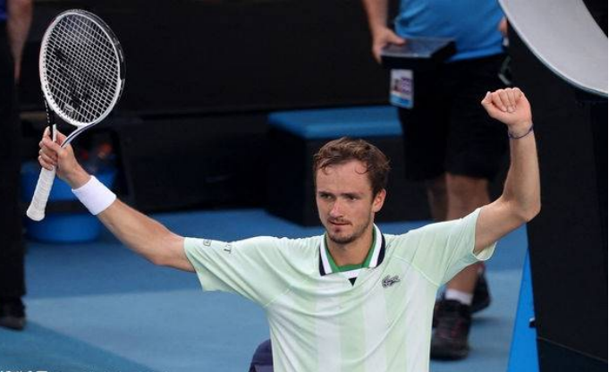 ATP500：梅德韦杰夫晋级维也纳半决赛，迎战西西帕斯力争卫冕  -168网球直播