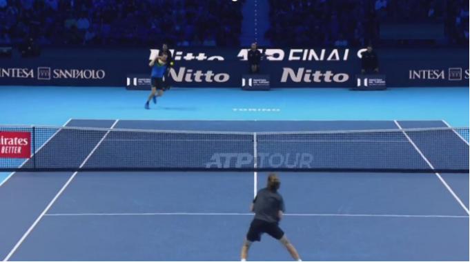ATP总决赛：小兹维列夫2-1逆袭阿尔卡拉斯，梅德韦杰夫2-0横扫卢布列夫  -168网球直播