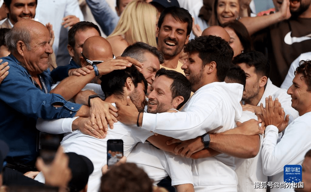 “新王”登基！阿尔卡拉斯温网夺冠，西班牙网球长盛不衰的秘密何在？